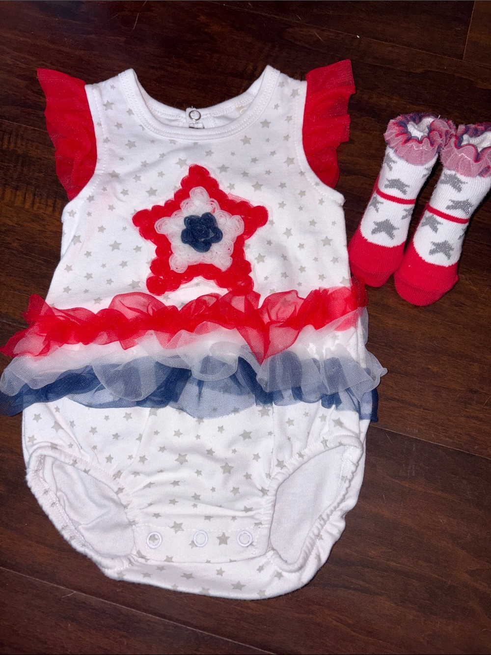 Red White and Blue Star Ruffle Baby Bodysuit with Matching Socks 0-3m NWOT